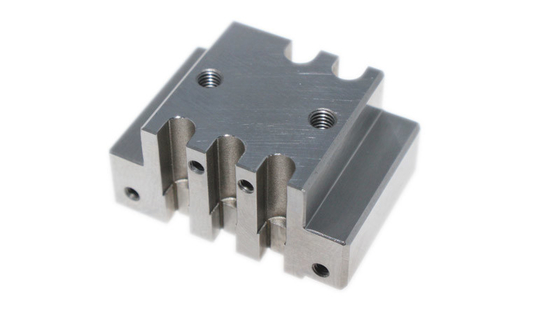 O CNC feito sob encomenda fez à máquina a liga de alumínio da parte de aço inoxidável com serviço de Micromachining